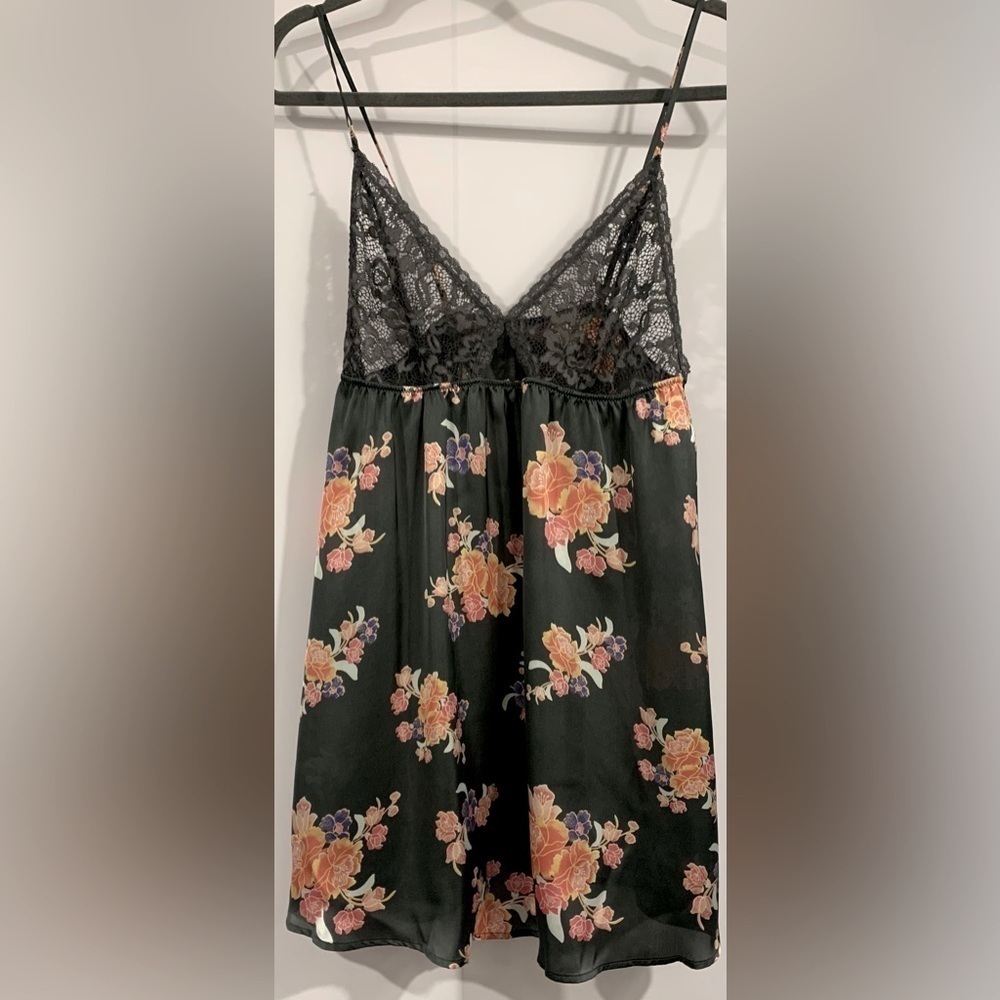 Excellent condition, Chelsea28 Nordstrom "Exotic Floral" Babydoll, Size Medium